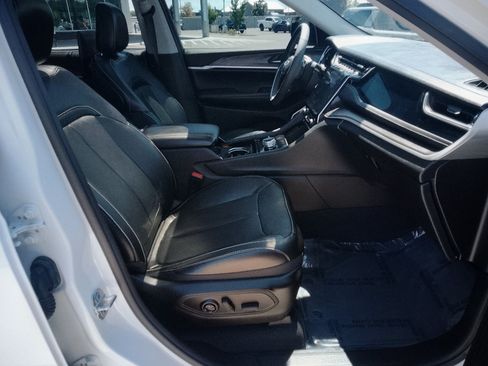 Used 2023 Jeep Grand Cherokee L Limited w/ Luxury Tech Group II AWD/4WD image 20
