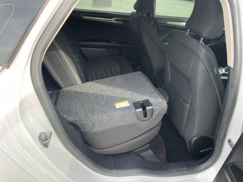 Used 2017 Ford Fusion SE w/ Fusion SE Technology Package image 57