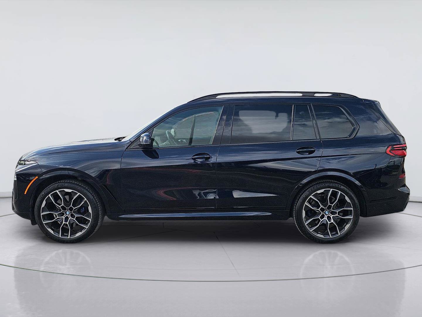 Used 2025 BMW X7 xDrive40i w/ Executive Package AWD/4WD image 2