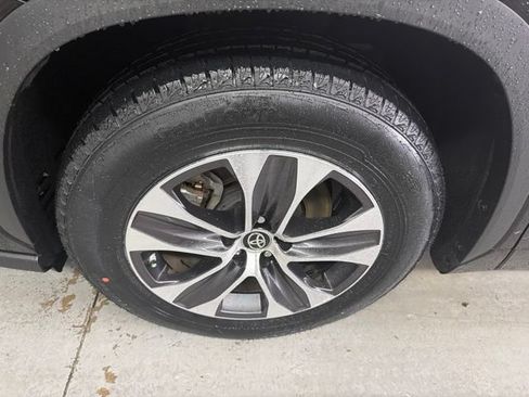 Used 2021 Toyota Highlander XLE FWD image 26