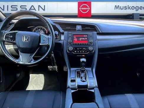 Used 2018 Honda Civic Sport image 7