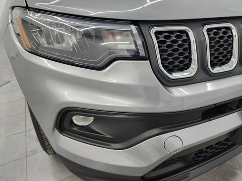 Used 2024 Jeep Compass Latitude image 23