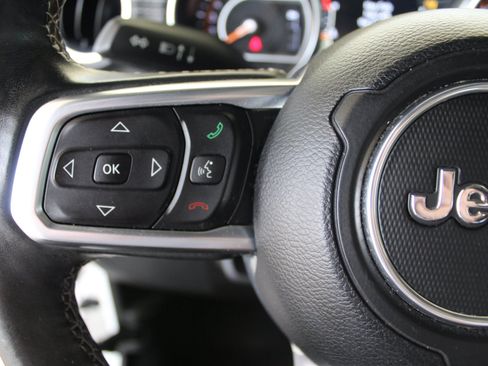 Used 2018 Jeep Wrangler Unlimited Sahara AWD/4WD image 30