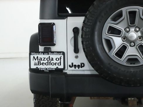 Used 2017 Jeep Wrangler Rubicon w/ Connectivity Group AWD/4WD image 36