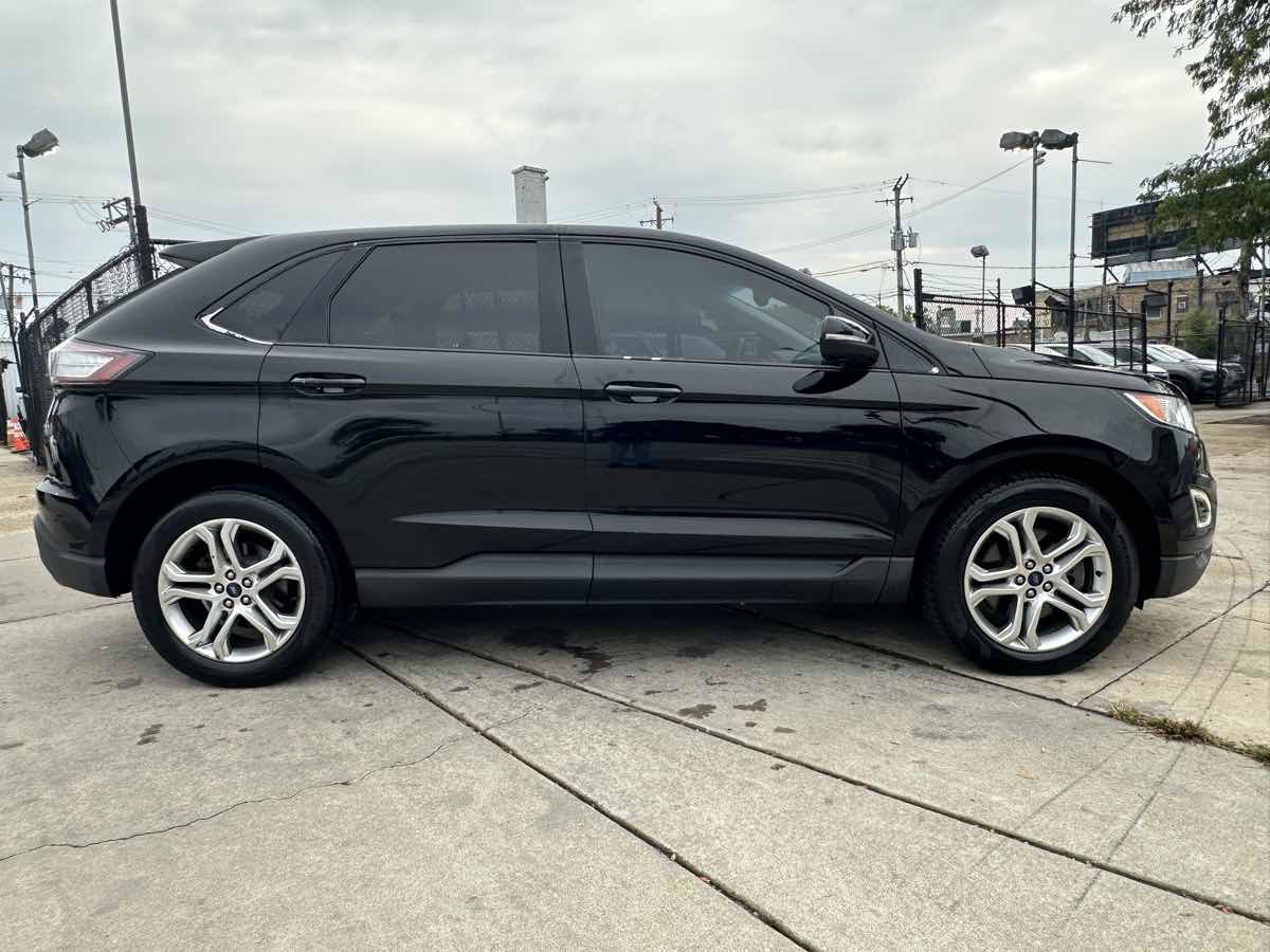 Used 2018 Ford Edge Titanium AWD/4WD image 4