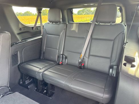 Used 2025 Chevrolet Suburban LT AWD/4WD image 23