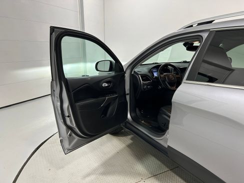 Used 2020 Jeep Cherokee Limited AWD/4WD image 25