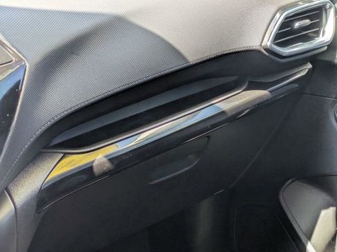 Used 2021 Chevrolet TrailBlazer LT w/ Convenience Package FWD image 20