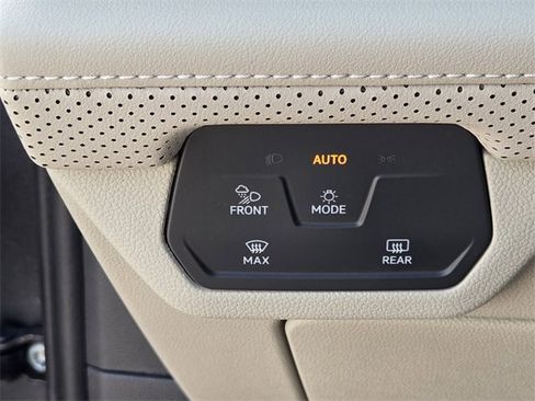 Certified 2025 Volkswagen Atlas SE w/ Panoramic Sunroof Package image 31