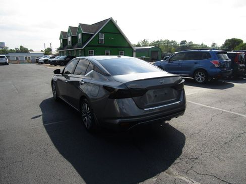 Used 2023 Nissan Altima 2.5 SV FWD image 5