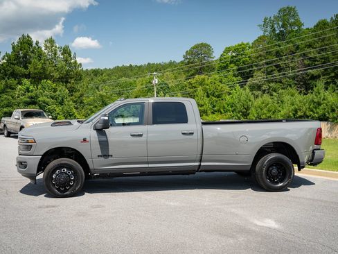 New 2026 RAM 3500 Laramie AWD/4WD image 12