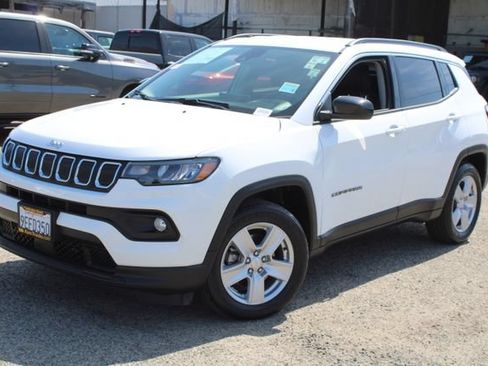 Used 2022 Jeep Compass Latitude FWD image 12