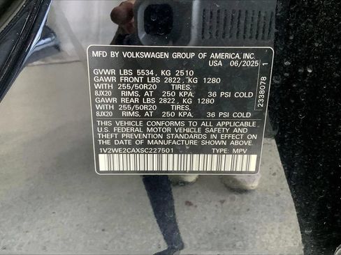 Used 2025 Volkswagen Atlas Cross Sport SE FWD image 8