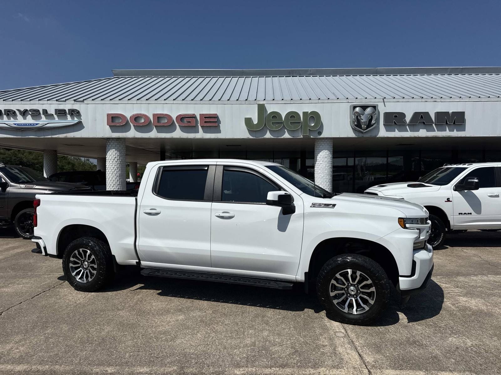 Used 2021 Chevrolet Silverado 1500 RST w/ Z71 Off-Road Package AWD/4WD image 2