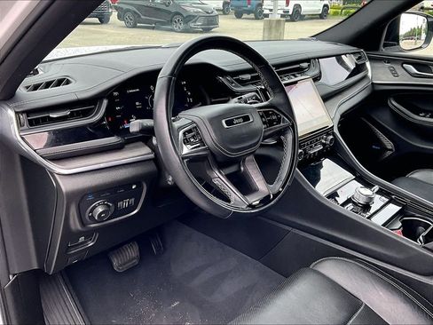Used 2023 Jeep Grand Cherokee Overland w/ Advanced Protech Group III AWD/4WD image 8