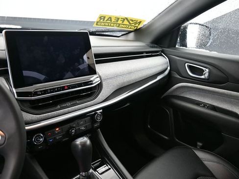 Used 2024 Jeep Compass Latitude image 22