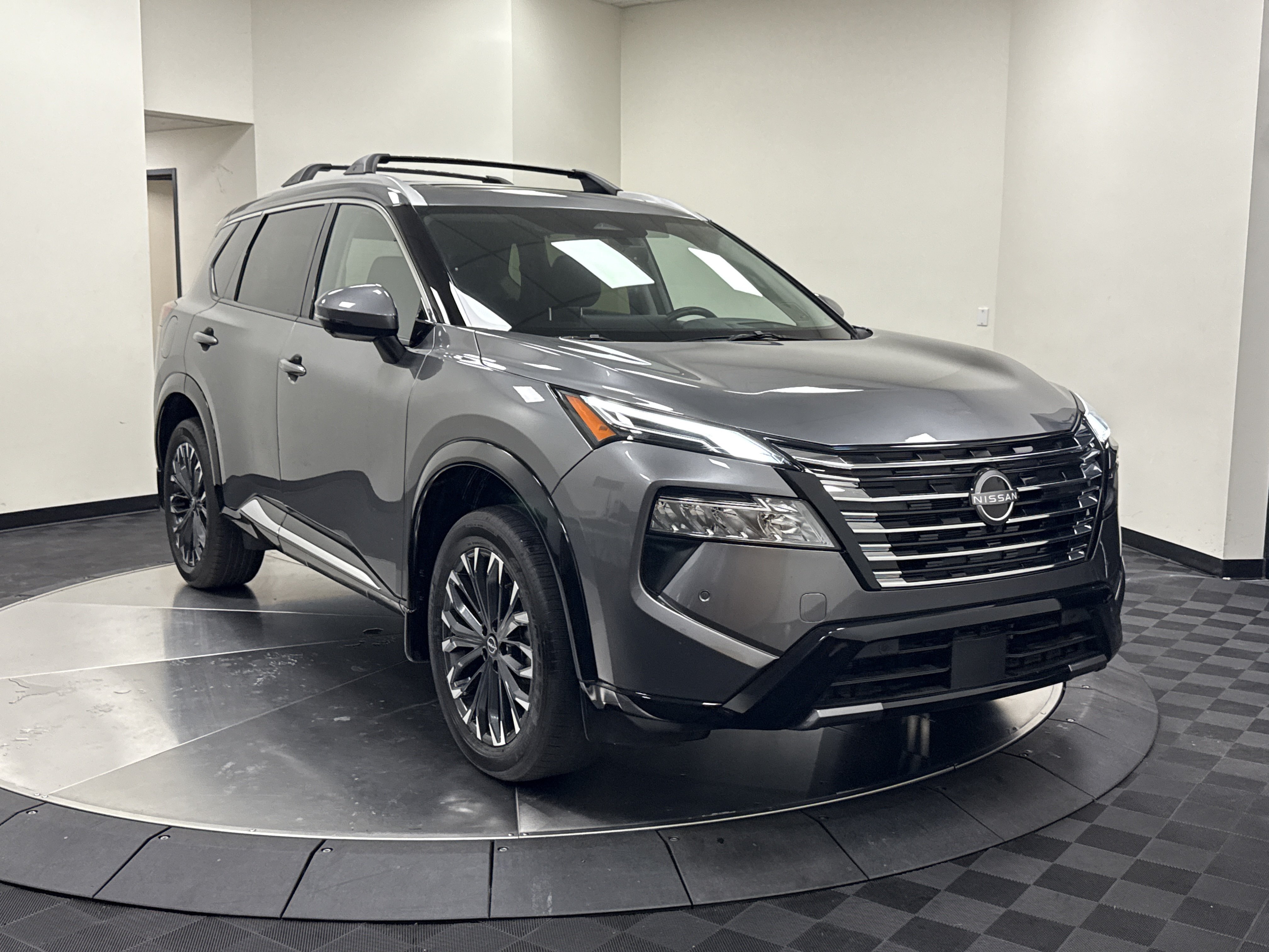 Used 2026 Nissan Rogue Platinum w/ Platinum Premium Package AWD/4WD image 2