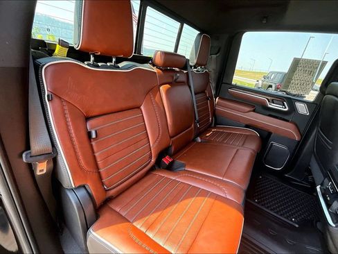 Used 2025 GMC Sierra 3500 Denali Ultimate AWD/4WD image 28