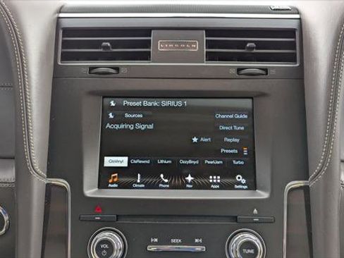 Used 2017 Lincoln Navigator Reserve image 34