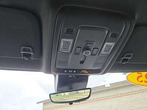 Used 2025 Chevrolet Tahoe High Country image 28