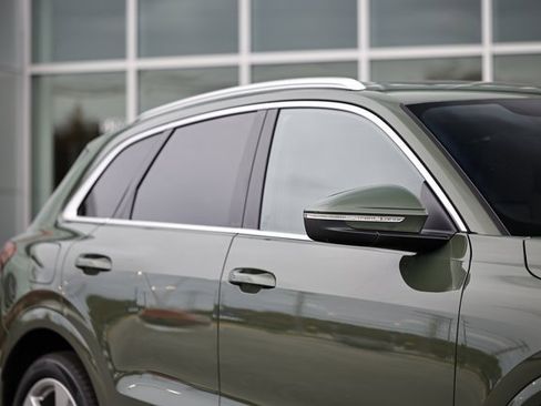 New 2025 Audi Q5 Prestige image 3