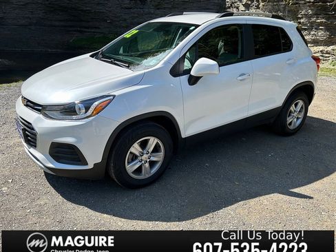 Used 2022 Chevrolet Trax LT w/ LT Convenience Package image 1