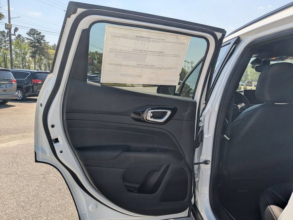 New 2026 Jeep Compass Latitude AWD/4WD image 25