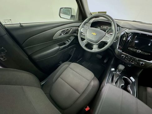 Used 2023 Chevrolet Traverse LT FWD image 9