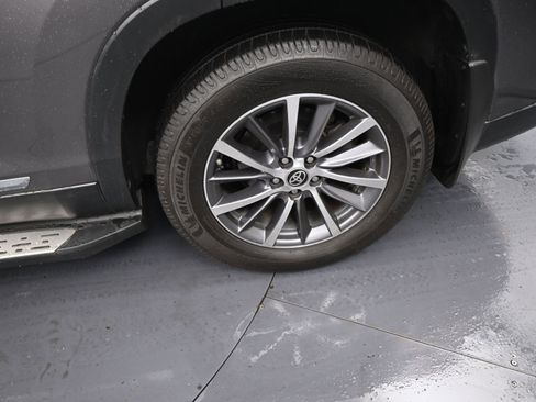 Used 2019 Toyota Highlander XLE image 20