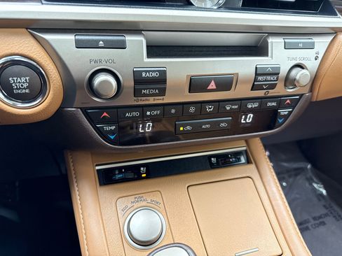 Used 2018 Lexus ES 350 w/ Premier Package FWD image 30