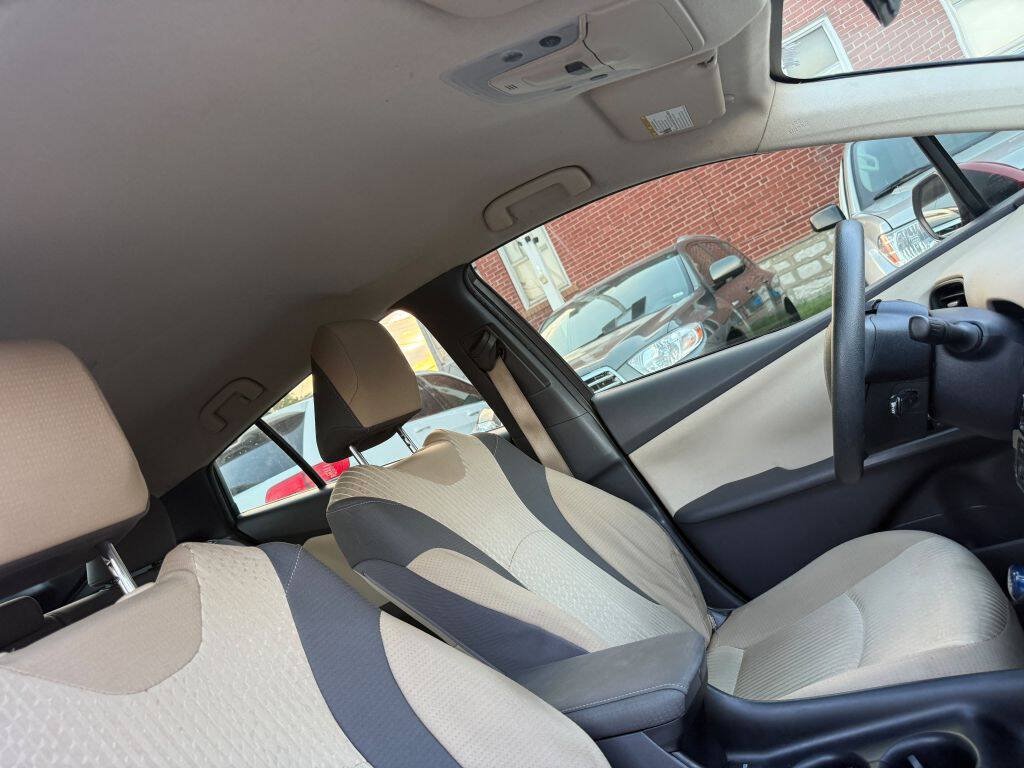 Used 2016 Toyota Prius Two FWD image 19