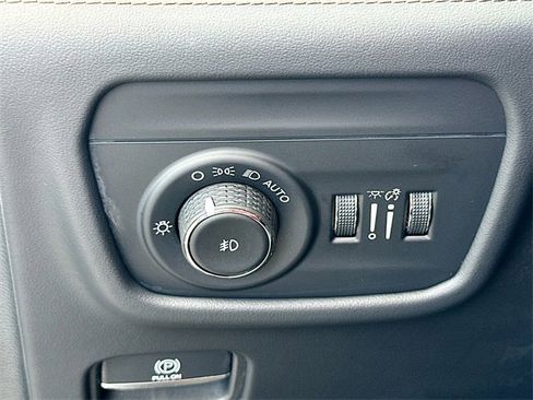 Used 2022 Jeep Grand Cherokee Summit image 10