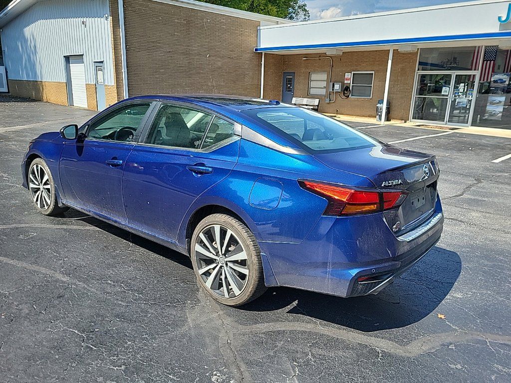 Used 2021 Nissan Altima 2.5 SR w/ SR Premium Package AWD/4WD image 11