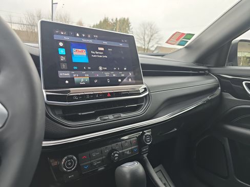 Used 2024 Jeep Compass Latitude w/ Convenience Group image 25