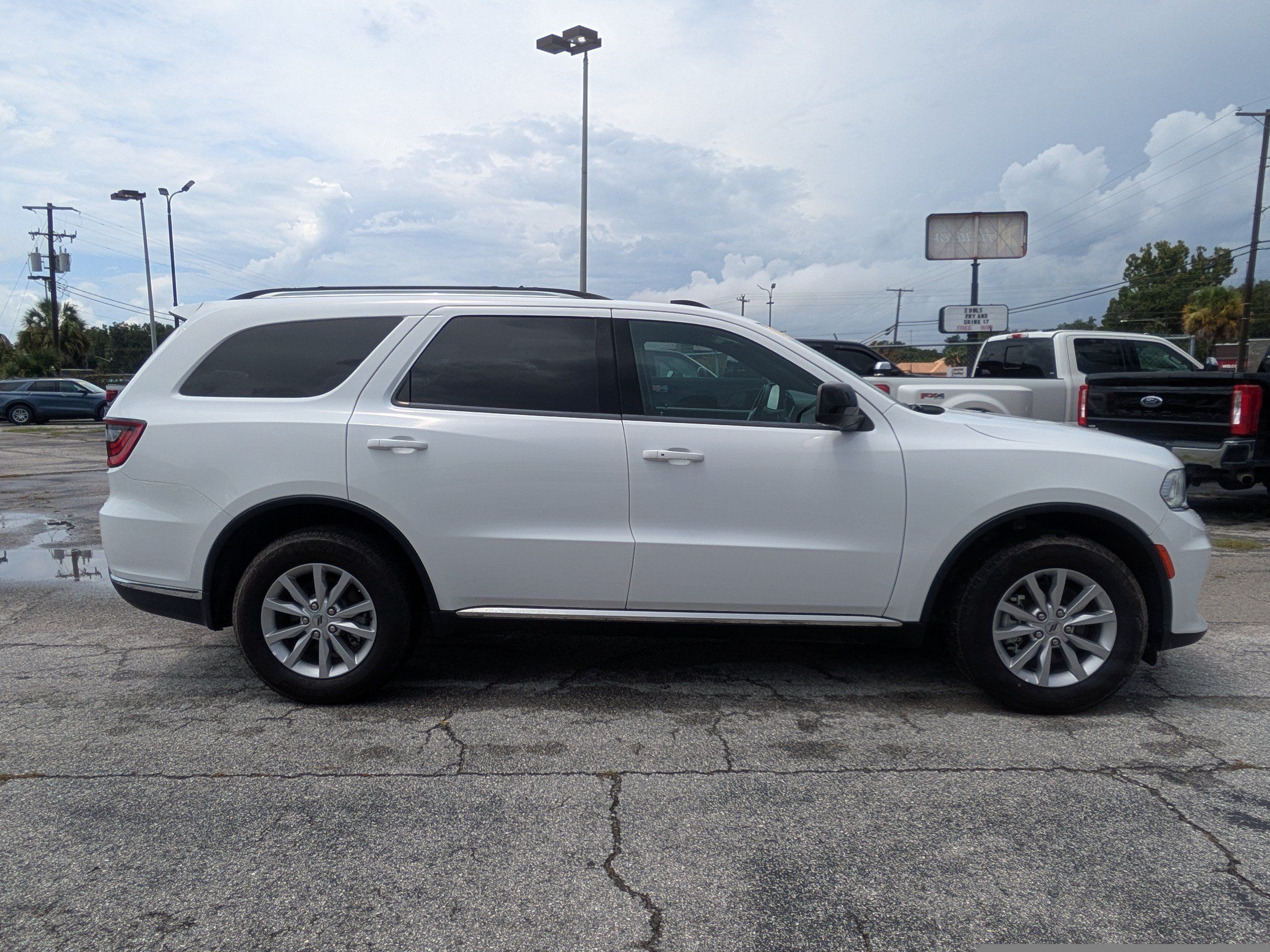 Used 2024 Dodge Durango SXT AWD/4WD image 3