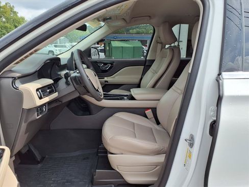 Used 2024 Lincoln Aviator AWD image 11