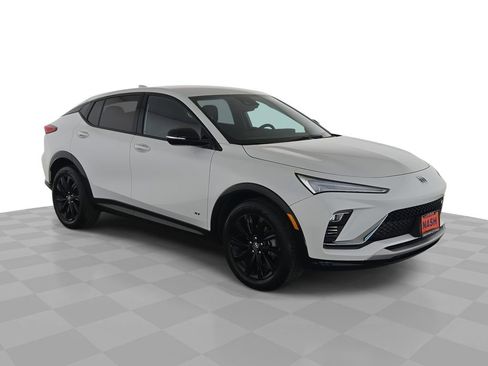 Used 2025 Buick Envista Sport Touring image 1