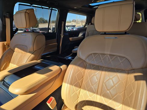 Used 2024 Jeep Grand Wagoneer Series III w/ Quick Order Packagew 28T AWD/4WD image 24