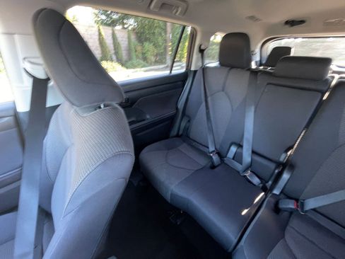 Used 2025 Toyota Highlander LE image 42