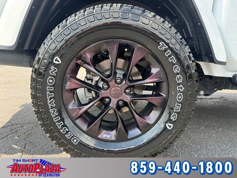 Used 2023 Jeep Gladiator Overland AWD/4WD image 13