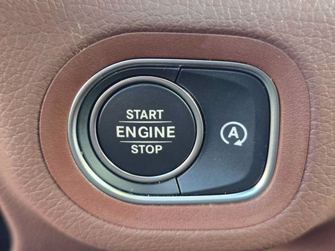 Used 2026 Mercedes-Benz GLS 450 4MATIC image 37