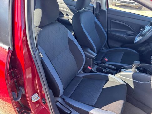 Used 2025 Nissan Versa SV image 34