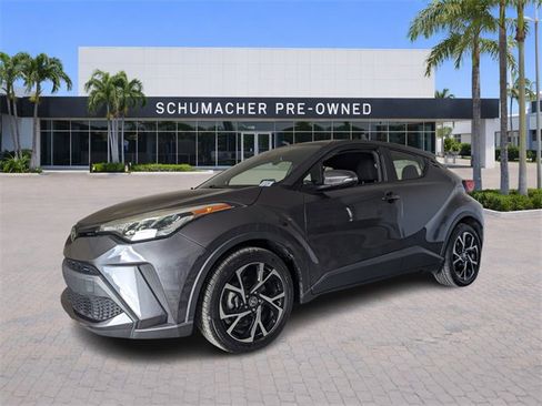 Used 2020 Toyota C-HR XLE image 4