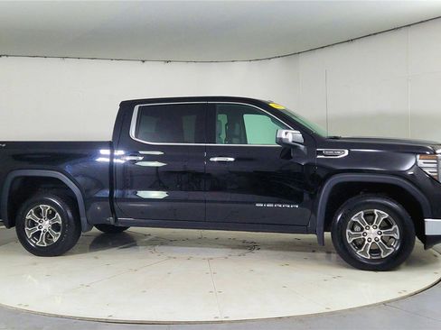 Used 2025 GMC Sierra 1500 SLT image 8