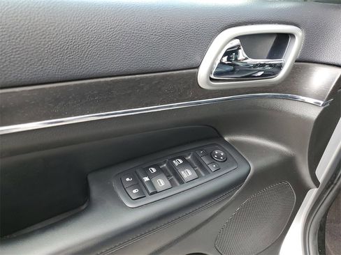 Used 2018 Jeep Grand Cherokee Limited w/ Luxury Group II image 19