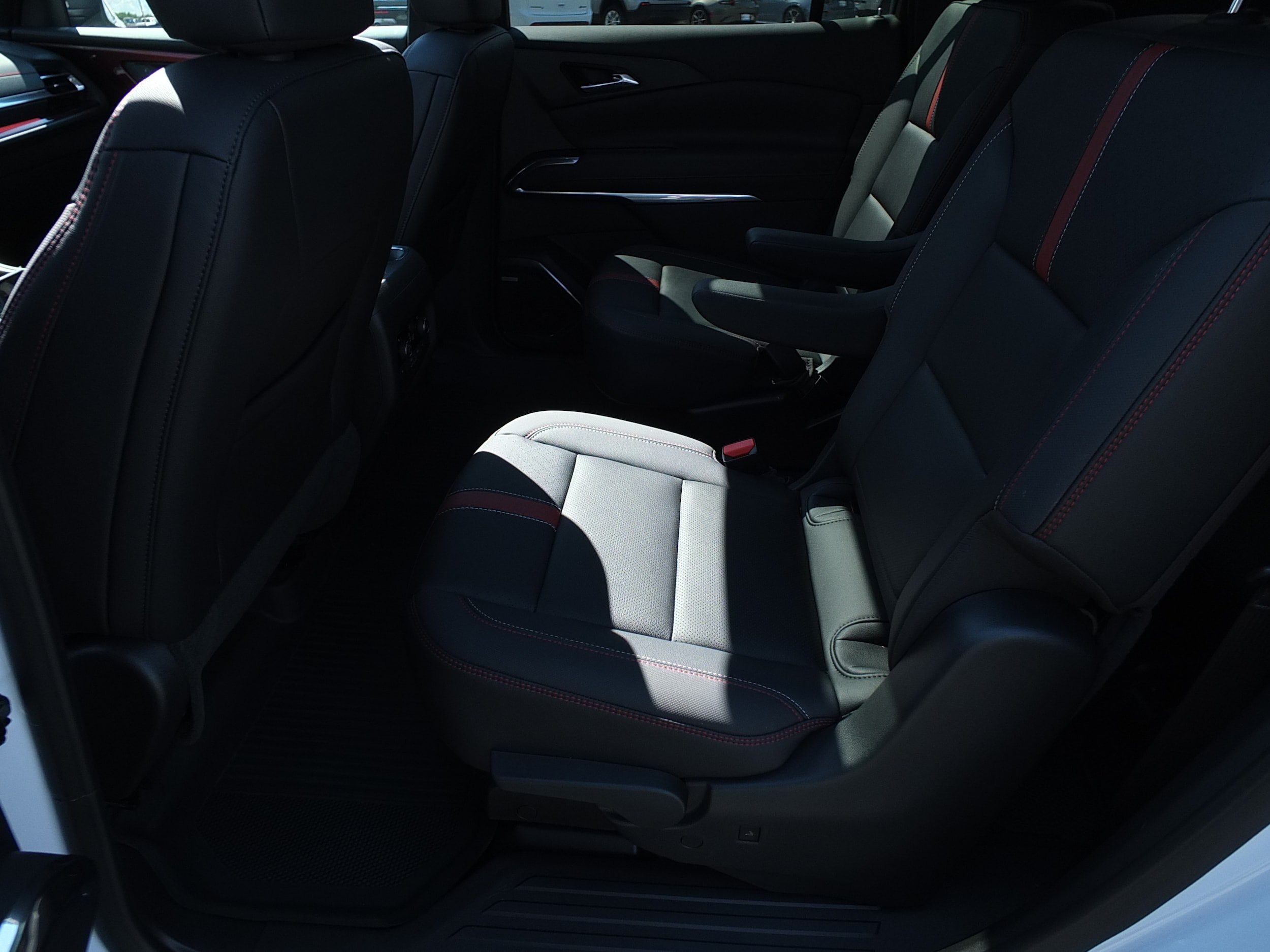 Used 2025 Chevrolet Traverse RS w/ LPO, Floor Liner Package FWD image 13