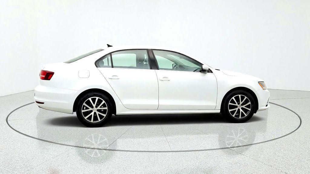 Used 2018 Volkswagen Jetta SE FWD image 4