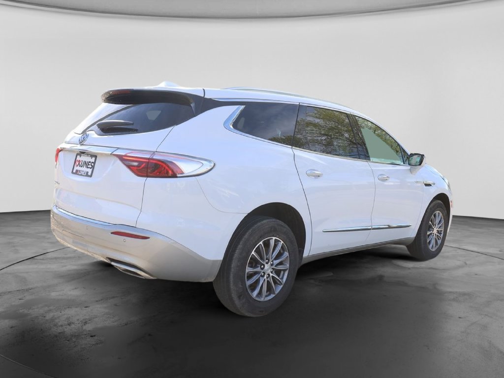 Used 2022 Buick Enclave Essence AWD/4WD image 9
