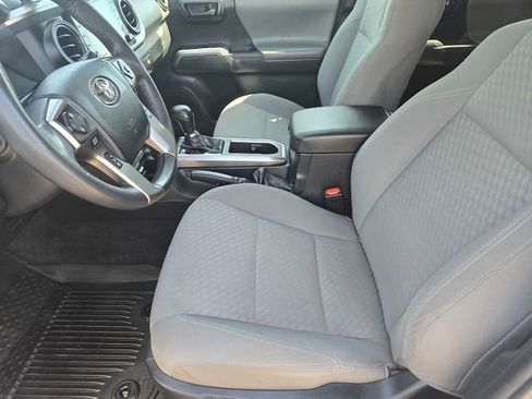 Used 2022 Toyota Tacoma SR5 RWD image 13