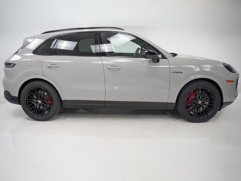 Used 2026 Porsche Cayenne S AWD/4WD image 9